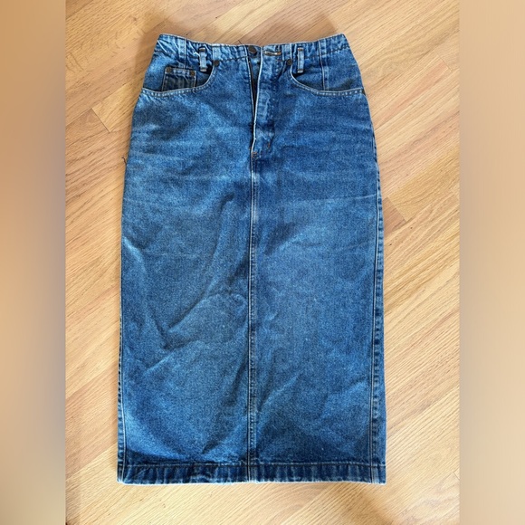 GAP Dresses & Skirts - Vintage Gap “Workforce” Women’s denim skirt size 9/10